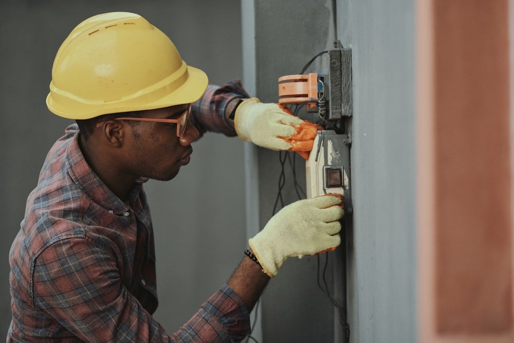 Thiết bị chống sét lan truyền SPD lắp trong tủ điện gia đình