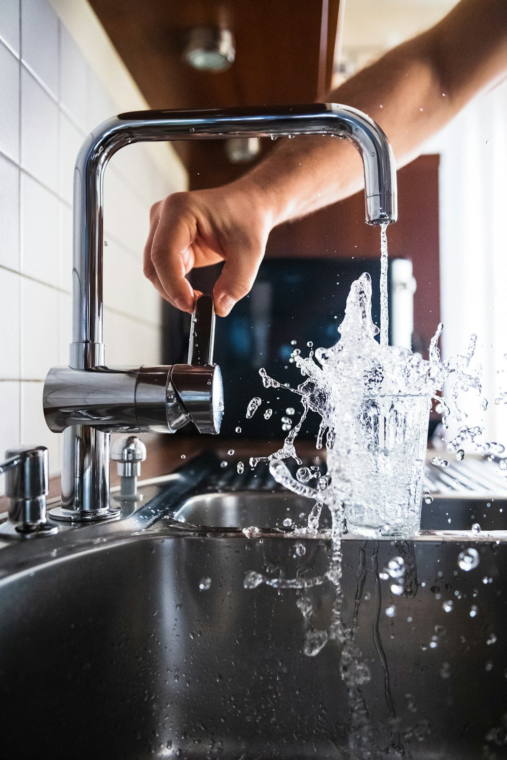 Thi công lắp đặt đường ống thoát nước tiêu chuẩn cho nhà phố
